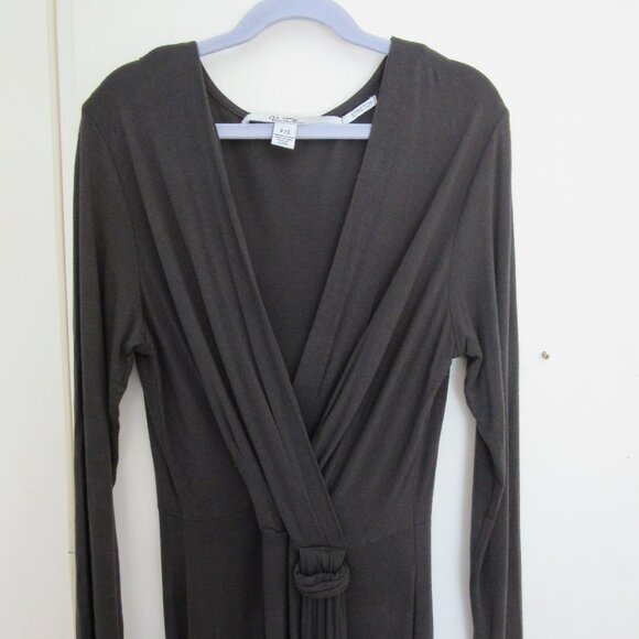 Island Trotters Long Sleeve Dress - Oliver Green - Stretch - Drapey Viscose - Picture 4 of 10